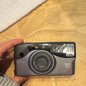 Nikon Nuvis 75i Silver Camera
